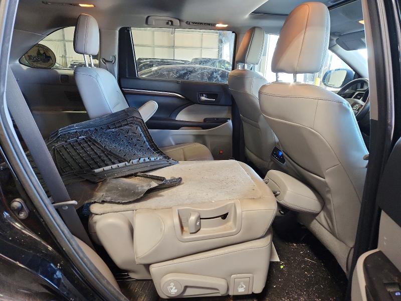 Photo 11 from auction – 2016 TOYOTA HIGHLANDER with VIN 5TDDKRFH1GS285232