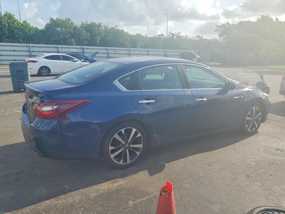 Photo 3 from auction – 2017 NISSAN ALTIMA with VIN 1N4AL3APXHC197784
