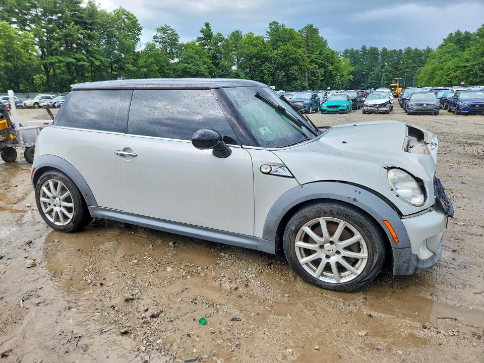 Photo 4 from auction – 2011 MINI COOPER with VIN WMWSV3C55BTY20091