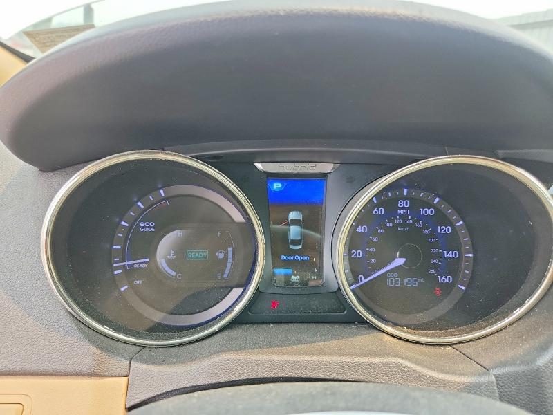 Photo 9 from auction – 2011 HYUNDAI SONATA with VIN KMHEC4A41BA011412
