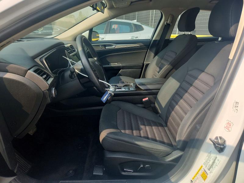 Photo 7 from auction – 2018 FORD FUSION with VIN 3FA6P0LU5JR172892