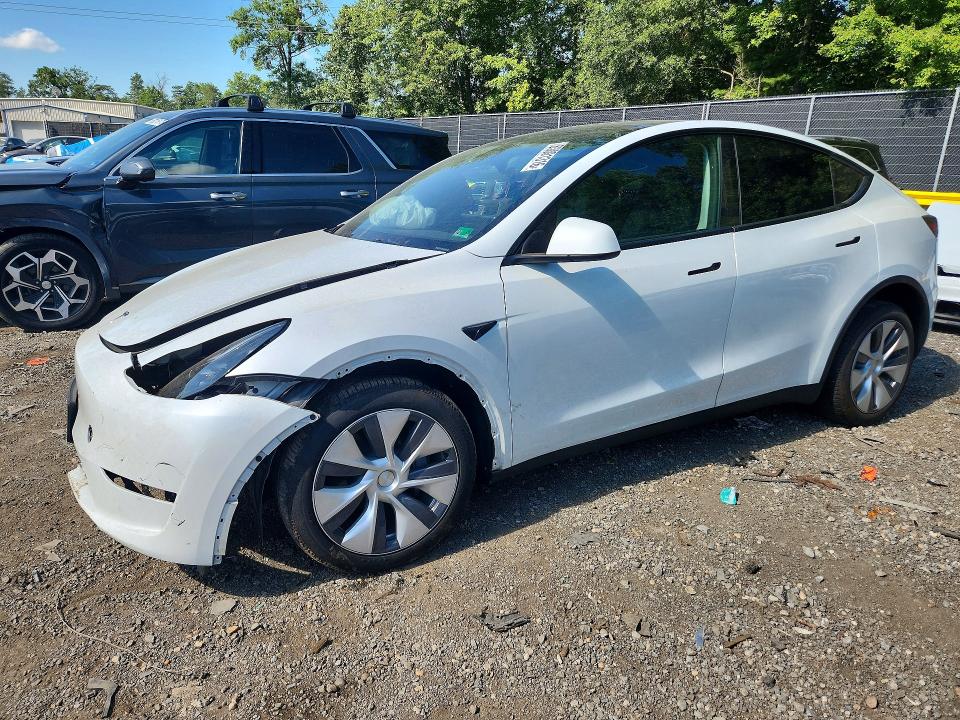 TESLA MODEL Y 2024 مع رقم تعريف المركبة 7SAYGDEEXRA259040 - صورة من المزاد