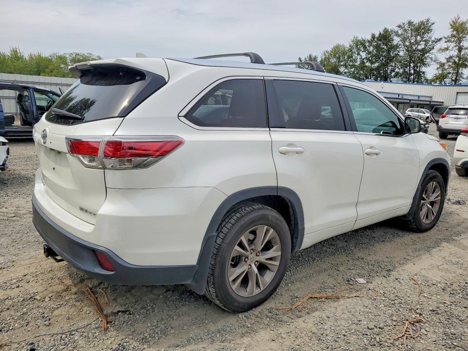 Photo 3 from auction – 2014 TOYOTA HIGHLANDER with VIN 5TDJKRFH2ES021291