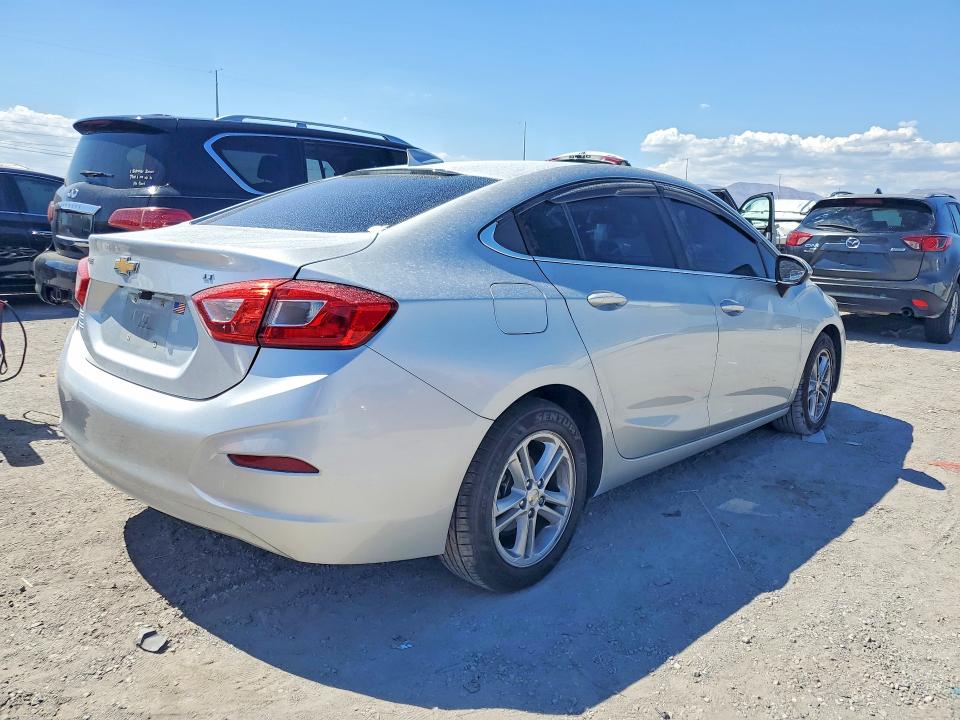 Photo 3 from auction – 2018 CHEVROLET CRUZE with VIN 1G1BE5SM8J7184547