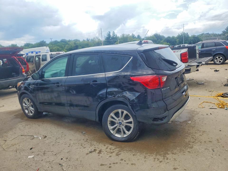 Photo 2 from auction – 2019 FORD ESCAPE with VIN 1FMCU0GD6KUB76763