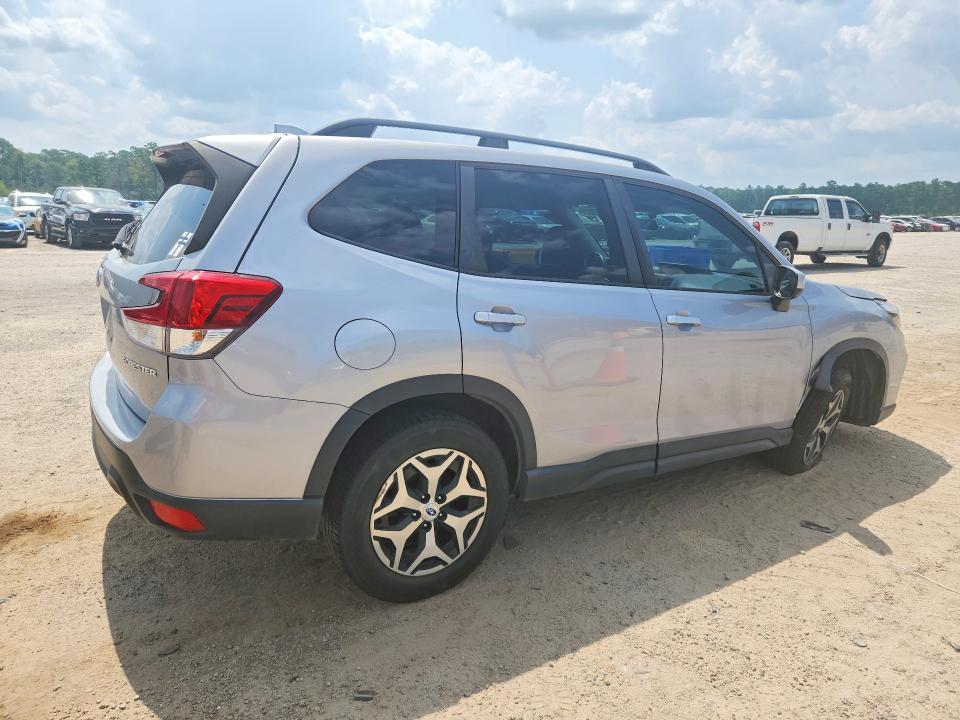 Photo 3 from auction – 2020 SUBARU FORESTER with VIN JF2SKAGC3LH561907