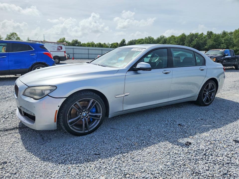 BMW 750 2015 مع رقم تعريف المركبة WBAYE8C59FD781884 - صورة من المزاد
