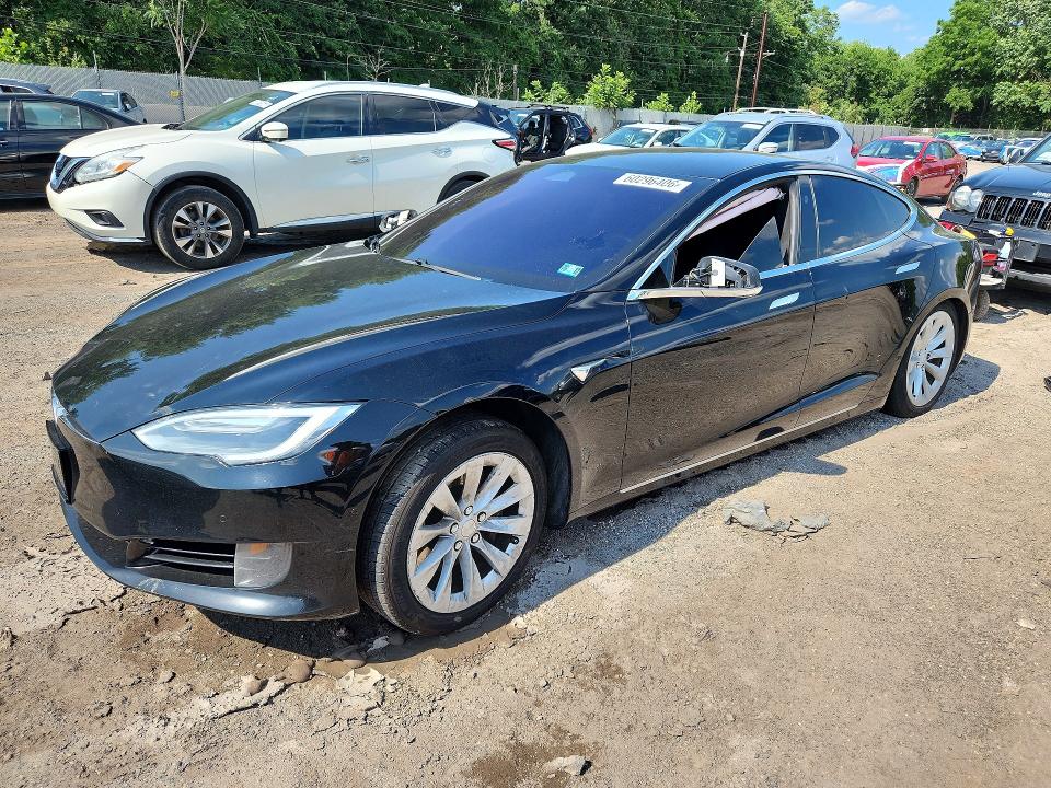 TESLA MODEL S 2016 مع رقم تعريف المركبة 5YJSA1E24GF169858 - صورة من المزاد