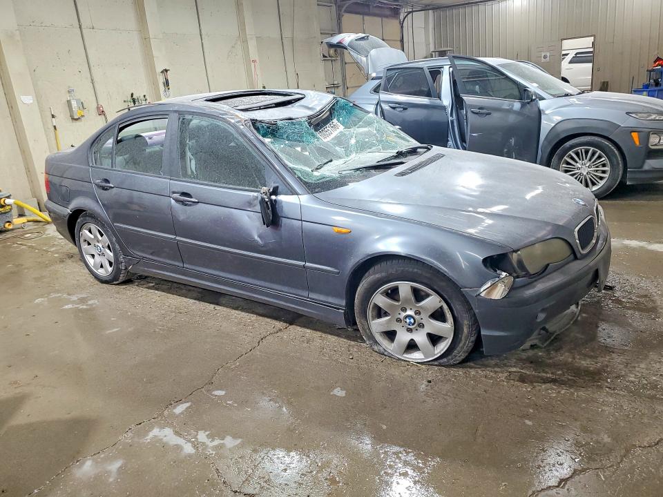 Photo 4 from auction – 2002 BMW 325 with VIN WBAEV33442KL72601