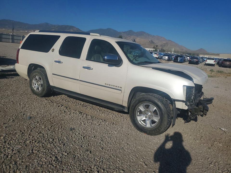 Photo 4 from auction – 2010 CHEVROLET SUBURBAN with VIN 1GNUKKE32AR279725