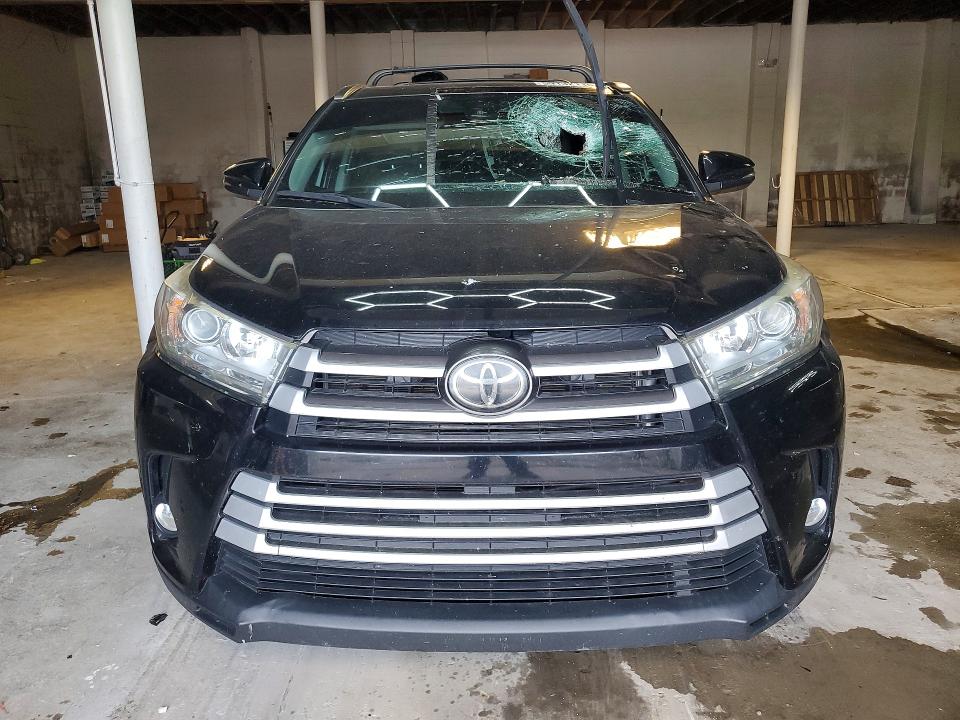 Photo 5 from auction – 2018 TOYOTA HIGHLANDER with VIN 5TDJZRFHXJS914766