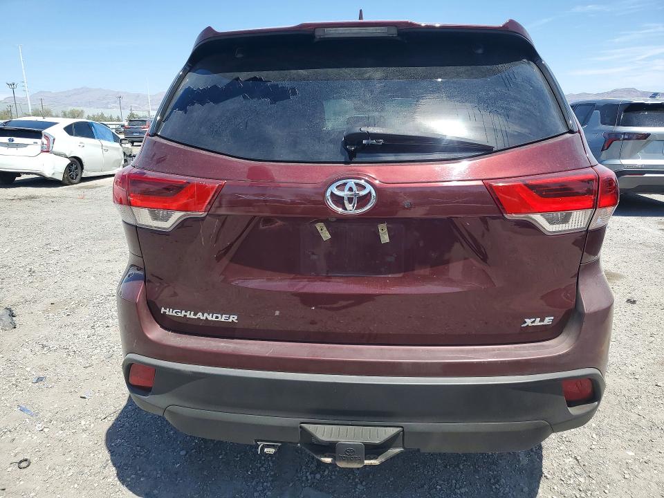 Photo 6 from auction – 2018 TOYOTA HIGHLANDER with VIN 5TDKZRFH1JS254802