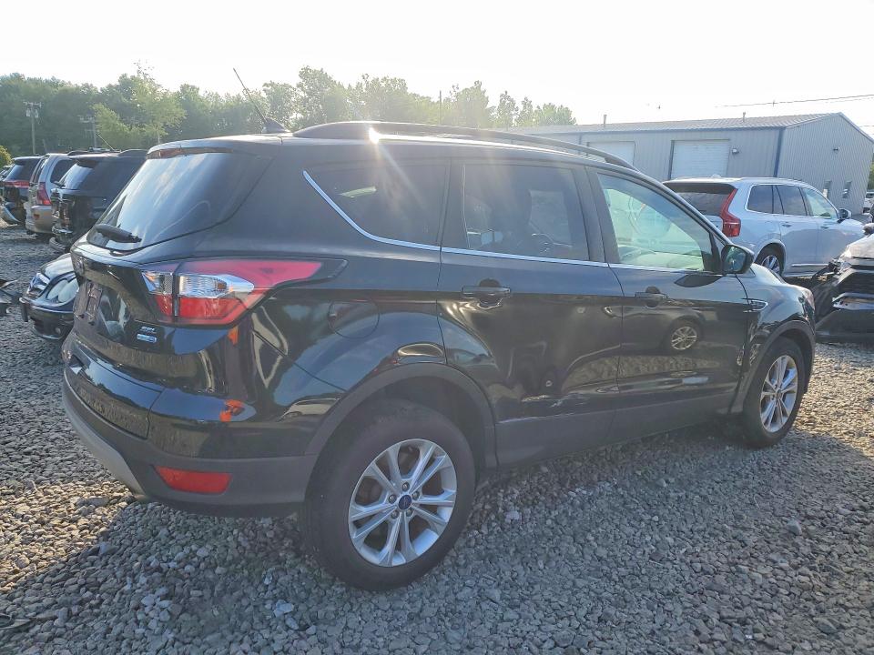 Photo 3 from auction – 2018 FORD ESCAPE with VIN 1FMCU9HD6JUC98220