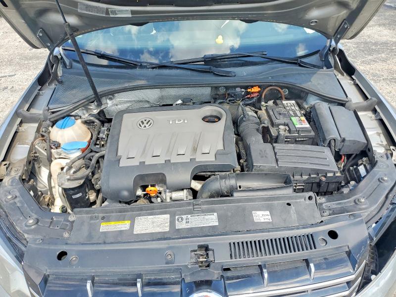 Photo 11 from auction – 2014 VOLKSWAGEN PASSAT with VIN 1VWBN7A39EC004157