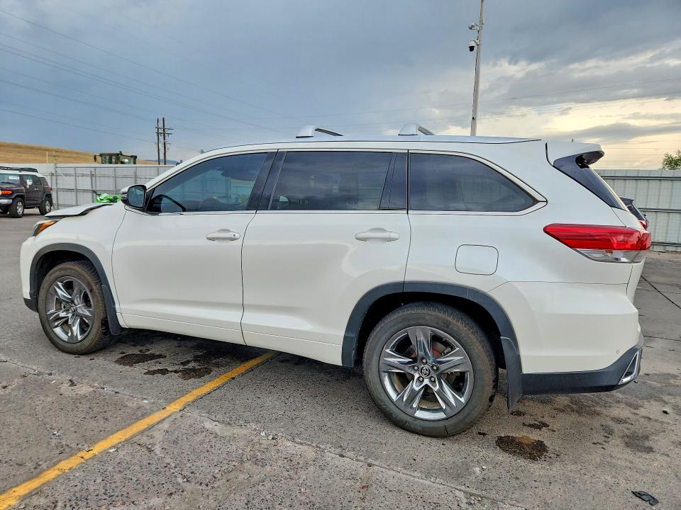 Photo 2 from auction – 2017 TOYOTA HIGHLANDER with VIN 5TDDZRFH0HS403588