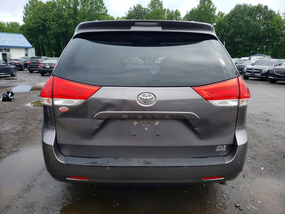 Photo 6 from auction – 2013 TOYOTA SIENNA with VIN 5TDDK3DC7DS055646