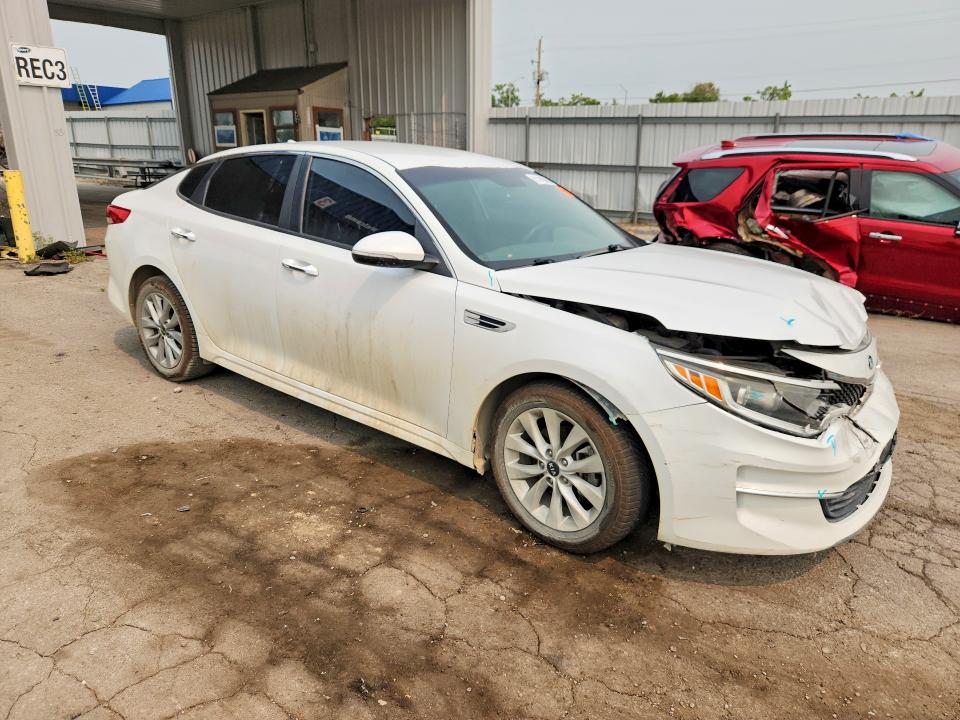Photo 4 from auction – 2018 KIA OPTIMA with VIN 5XXGT4L35JG251826