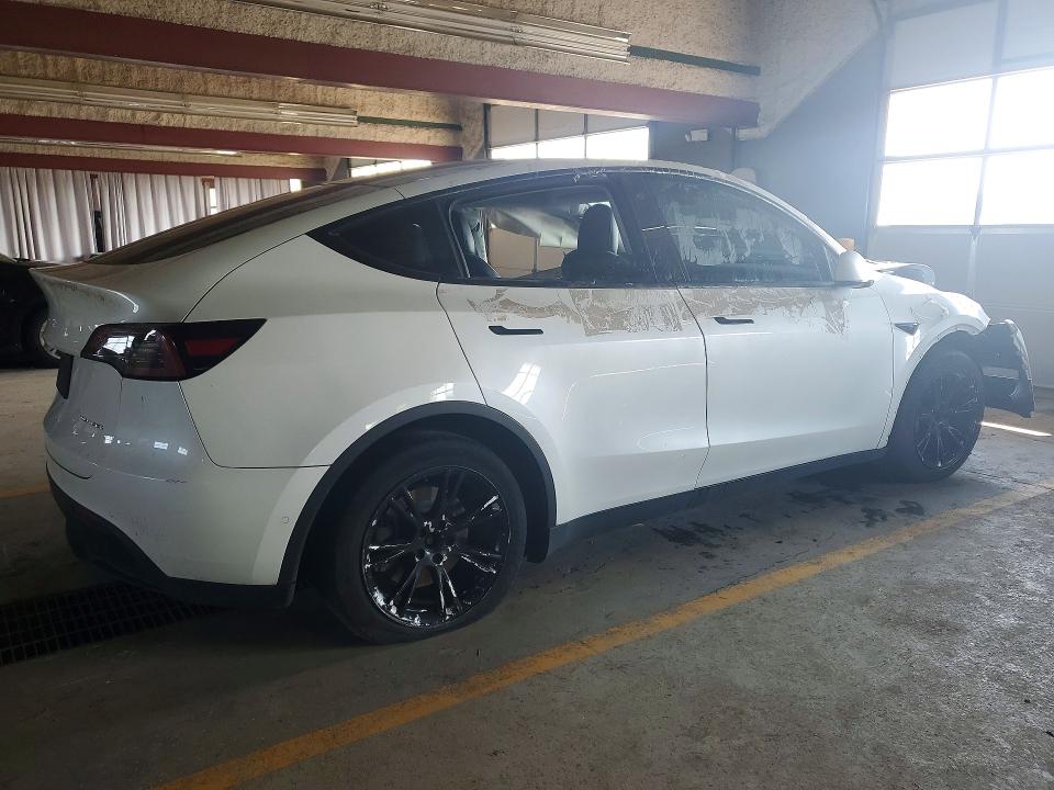 Photo 3 from auction – 2020 TESLA MODEL Y with VIN 5YJYGDEE3LF017097