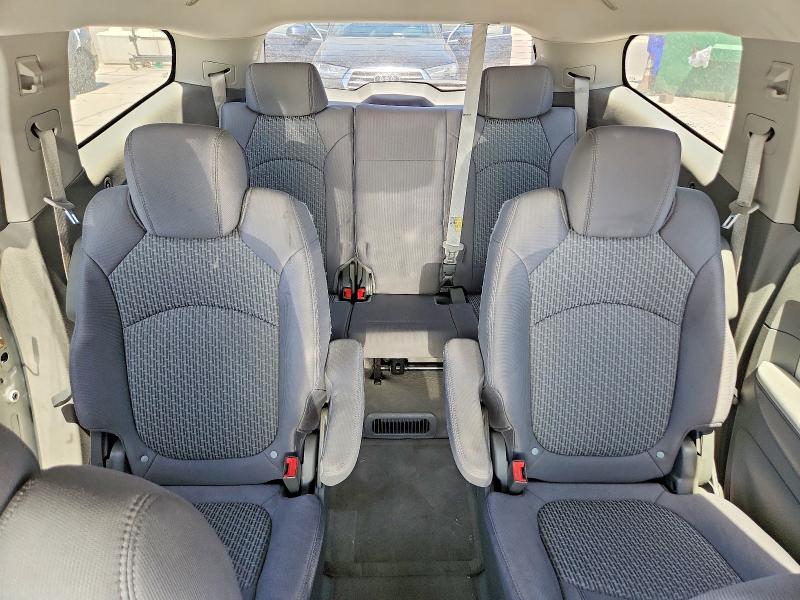 Photo 10 from auction – 2010 CHEVROLET TRAVERSE with VIN 1GNLVGED0AJ243751