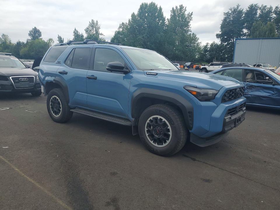 Photo 4 from auction – 2025 TOYOTA 4RUNNER with VIN JTEVB5BR9S5014506