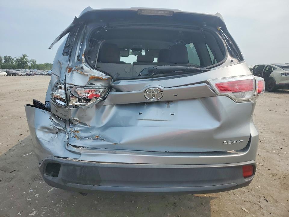 Photo 6 from auction – 2015 TOYOTA HIGHLANDER with VIN 5TDBKRFH5FS193885