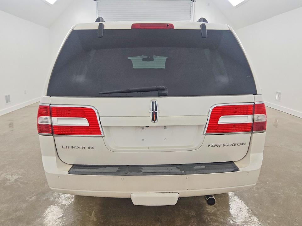 Photo 6 from auction – 2010 LINCOLN NAVIGATOR with VIN 5LMJJ3J52AEJ05228