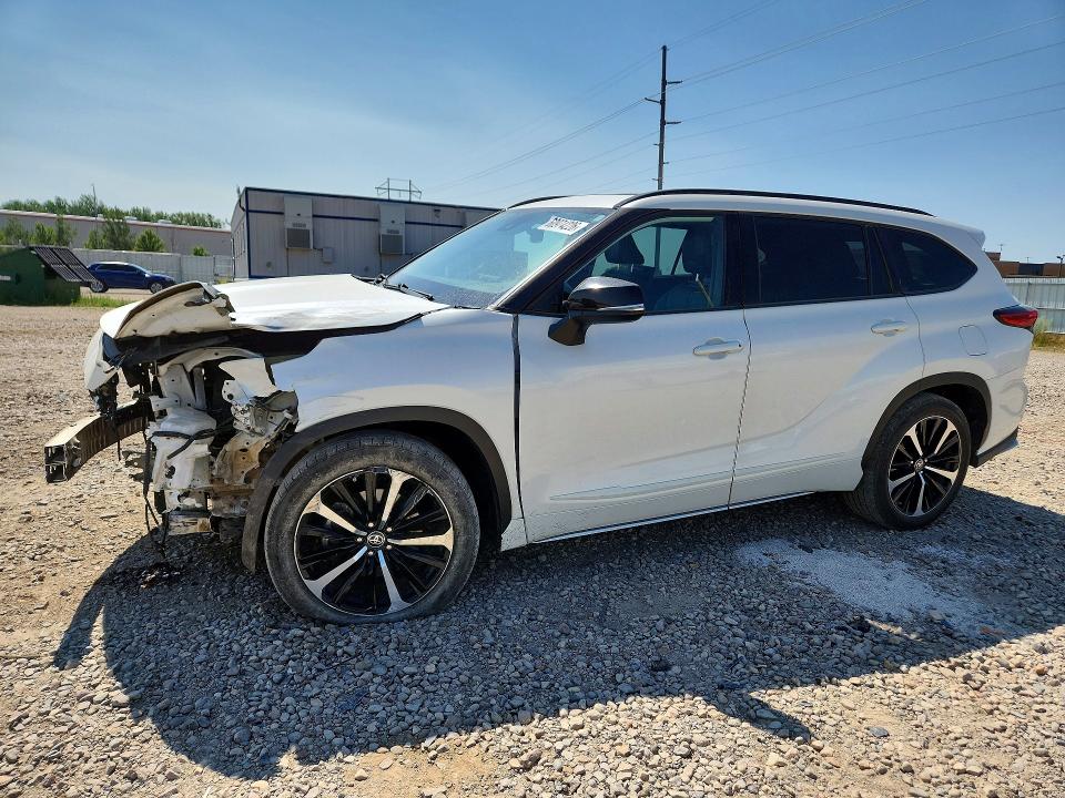 TOYOTA HIGHLANDER 2021 with VIN 5TDJZRBH4MS130853 - Photo from auction