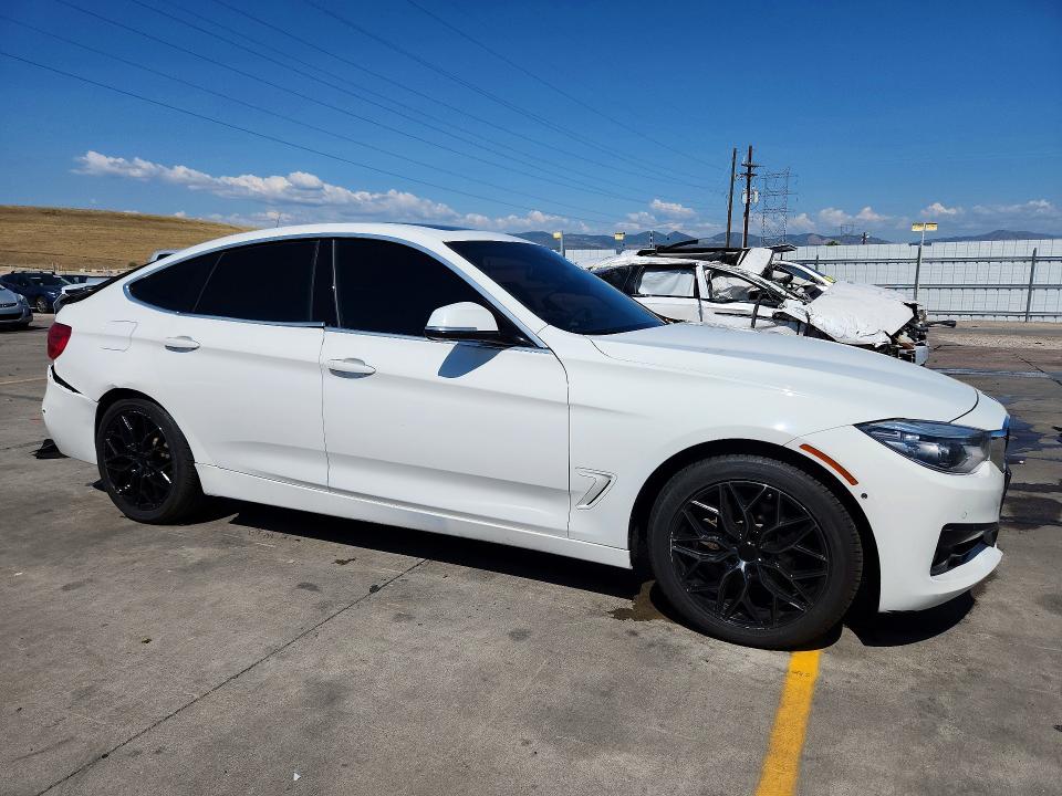 Photo 4 from auction – 2017 BMW 330 with VIN WBA8Z9C3XHG826468