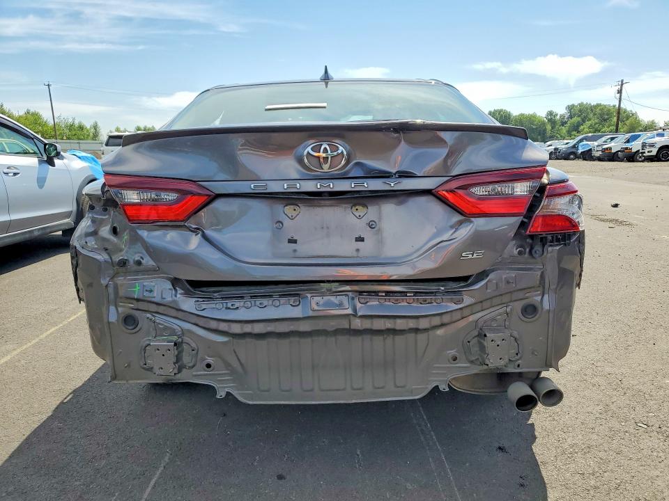 Photo 6 from auction – 2022 TOYOTA CAMRY with VIN 4T1G11AK6NU039656