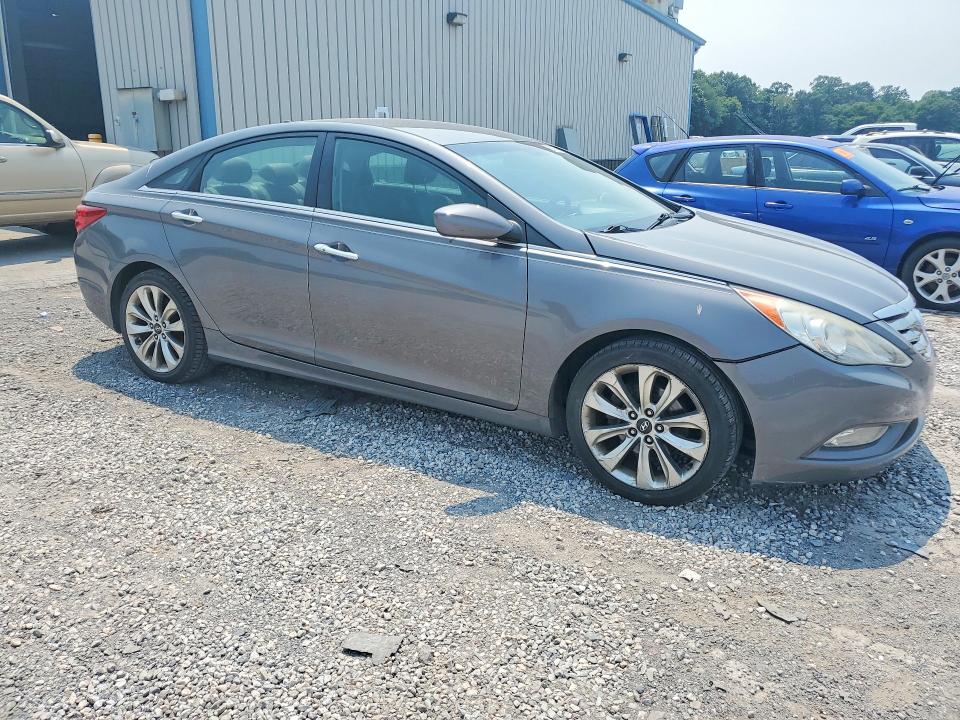 Photo 4 from auction – 2011 HYUNDAI SONATA with VIN 5NPEC4AC2BH036596