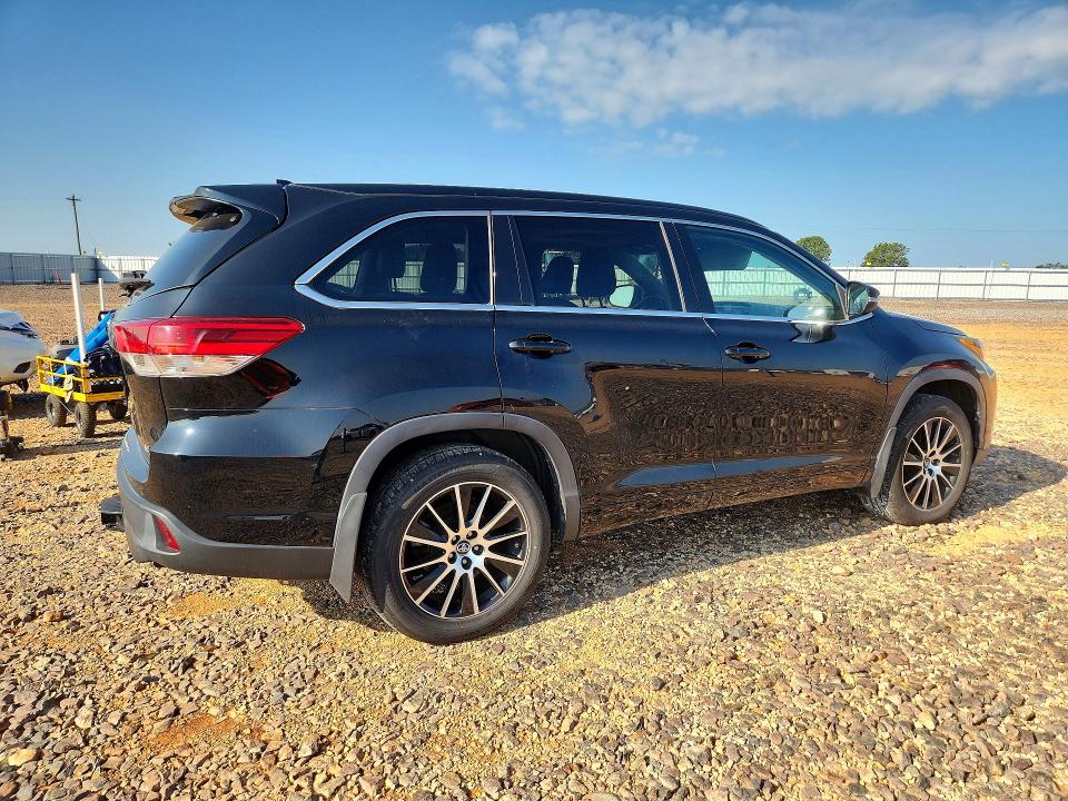 Zdjęcie 3 z aukcji – 2017 TOYOTA HIGHLANDER z VIN 5TDJZRFH6HS358109