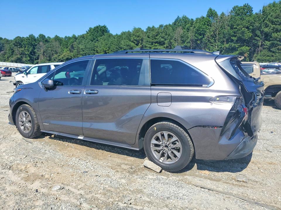 Photo 2 from auction – 2021 TOYOTA SIENNA with VIN 5TDJRKEC8MS046137