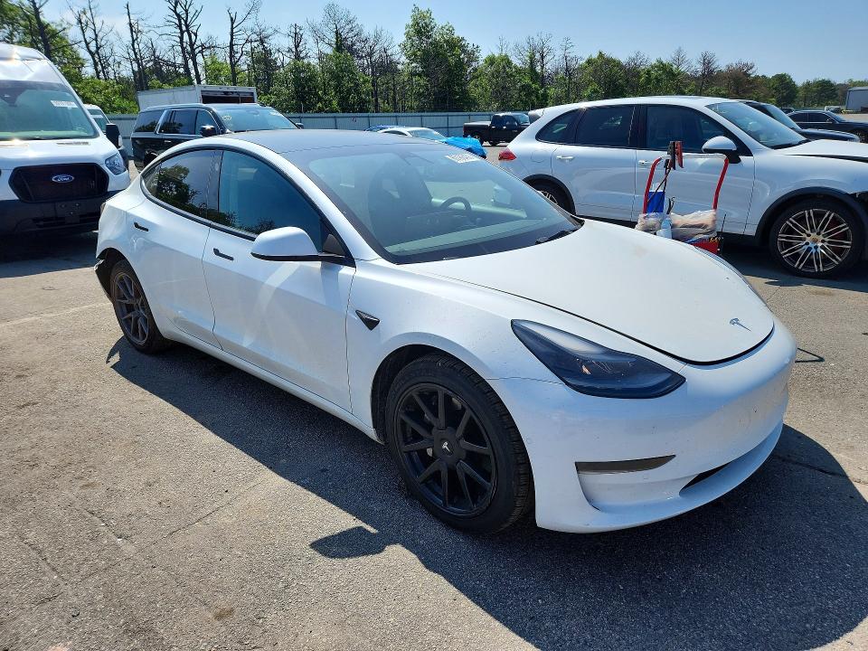 Foto 4 de la subasta – 2021 TESLA MODEL 3 con VIN 5YJ3E1EA0MF090103