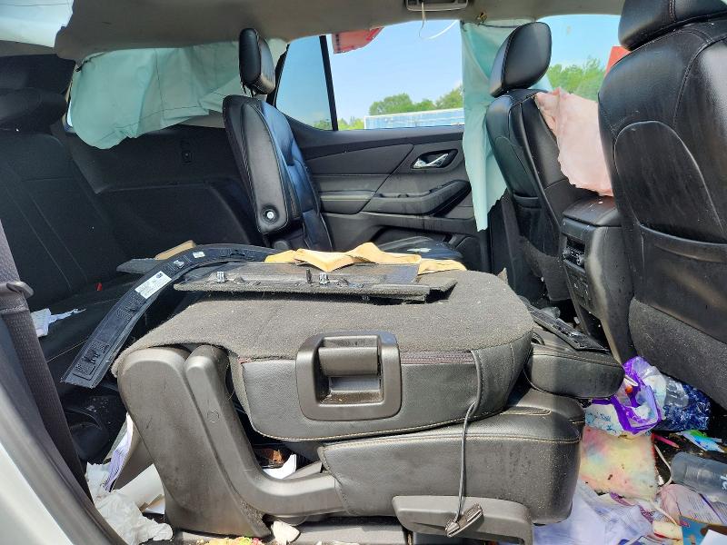 Photo 11 from auction – 2018 CHEVROLET TRAVERSE with VIN 1GNERHKW3JJ214673