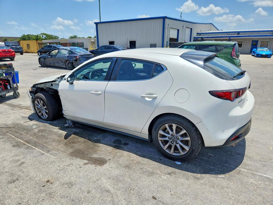 Photo 2 from auction – 2022 MAZDA 3 with VIN JM1BPAJLXN1509047