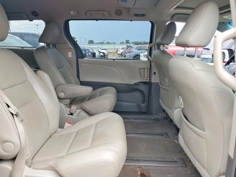 Photo 11 from auction – 2017 TOYOTA SIENNA with VIN 5TDDZ3DC4HS180072