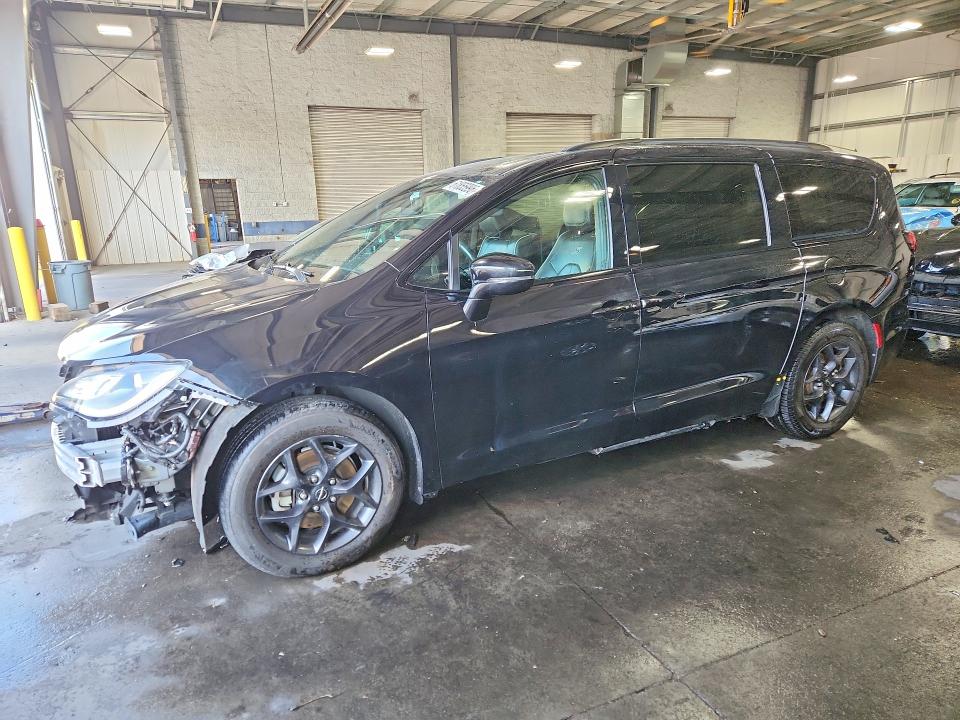 CHRYSLER PACIFICA 2020 with VIN 2C4RC1GG8LR183116 - Photo from auction