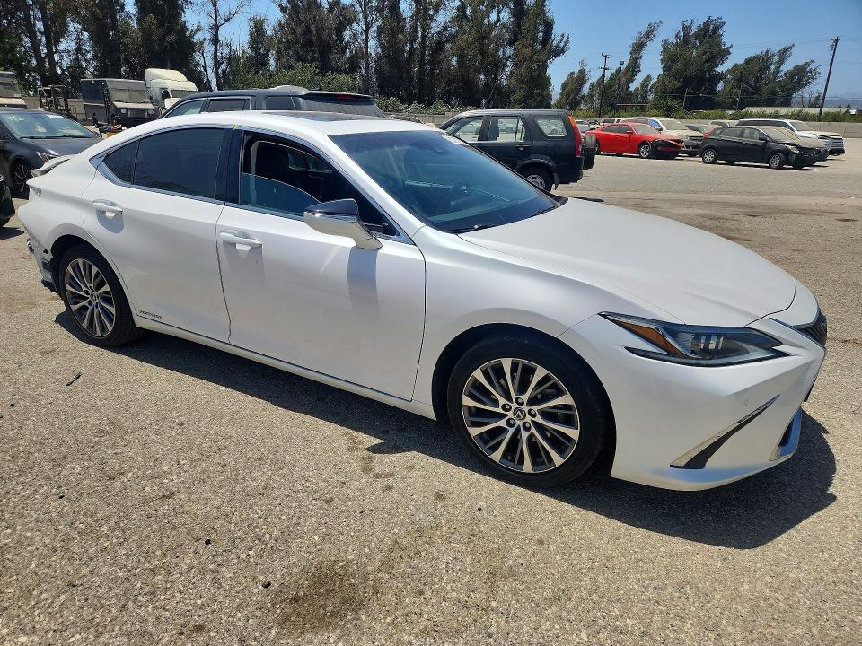 Photo 4 from auction – 2019 LEXUS ES with VIN 58AB21B16KU003127