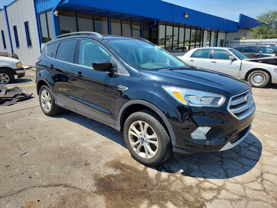 Photo 4 from auction – 2018 FORD ESCAPE with VIN 1FMCU9GD6JUD39138