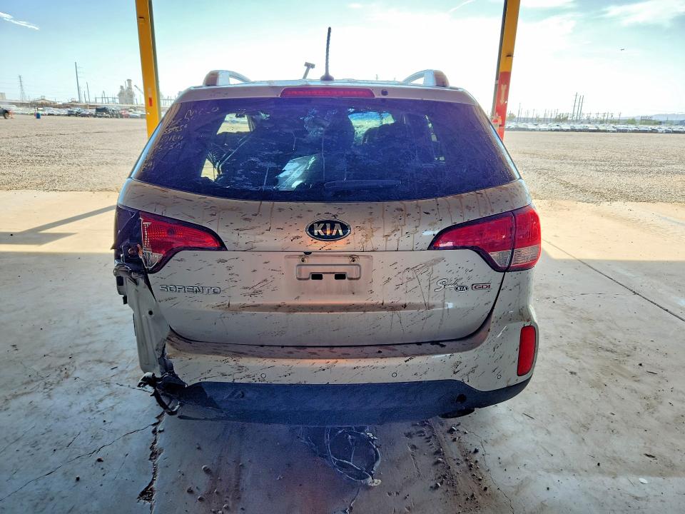 Photo 6 from auction – 2015 KIA SORENTO with VIN 5XYKTDA67FG558859