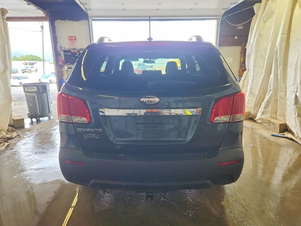 Photo 6 from auction – 2011 KIA SORENTO with VIN 5XYKTDA20BG068626