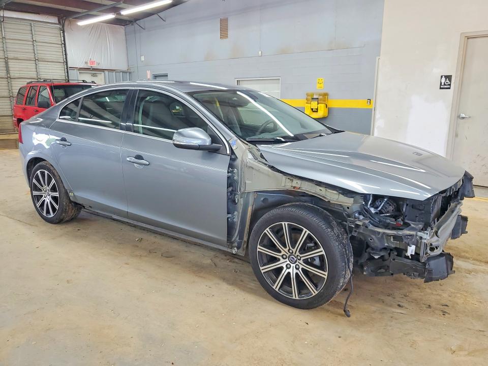 Photo 4 from auction – 2018 VOLVO S60 with VIN LYV402HK3JB163782