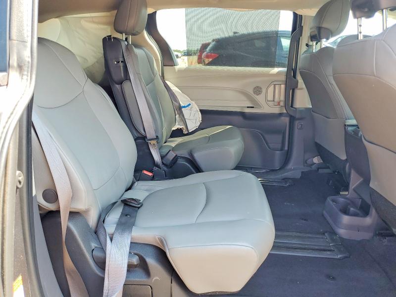Photo 11 from auction – 2022 TOYOTA SIENNA with VIN 5TDYRKEC6NS101944