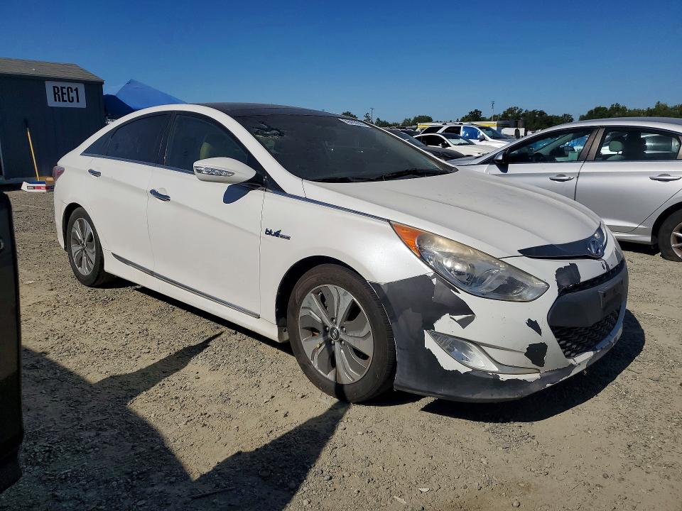 Photo 4 from auction – 2014 HYUNDAI SONATA with VIN KMHEC4A42EA107117
