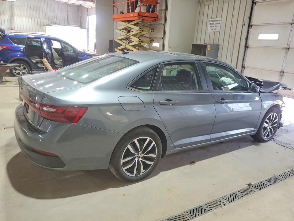 Photo 3 from auction – 2025 VOLKSWAGEN JETTA with VIN 3VW7X7BU5SM040543