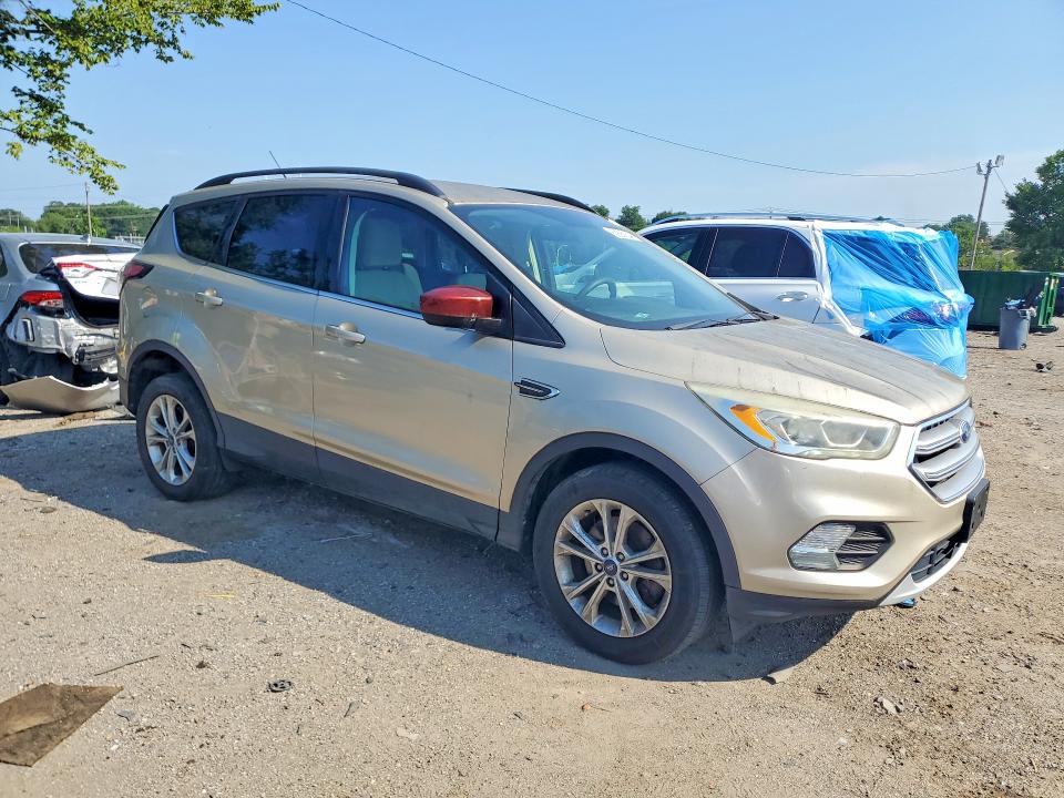 Photo 4 from auction – 2017 FORD ESCAPE with VIN 1FMCU9GD3HUC19937