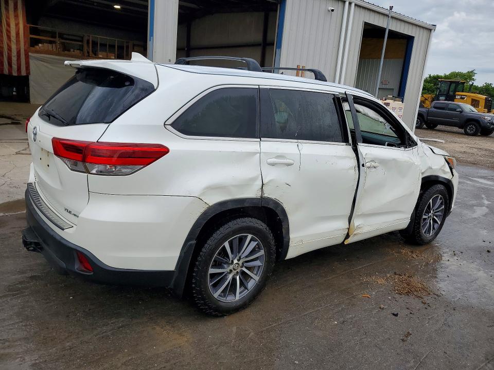Photo 3 from auction – 2017 TOYOTA HIGHLANDER with VIN 5TDJZRFH9HS431327