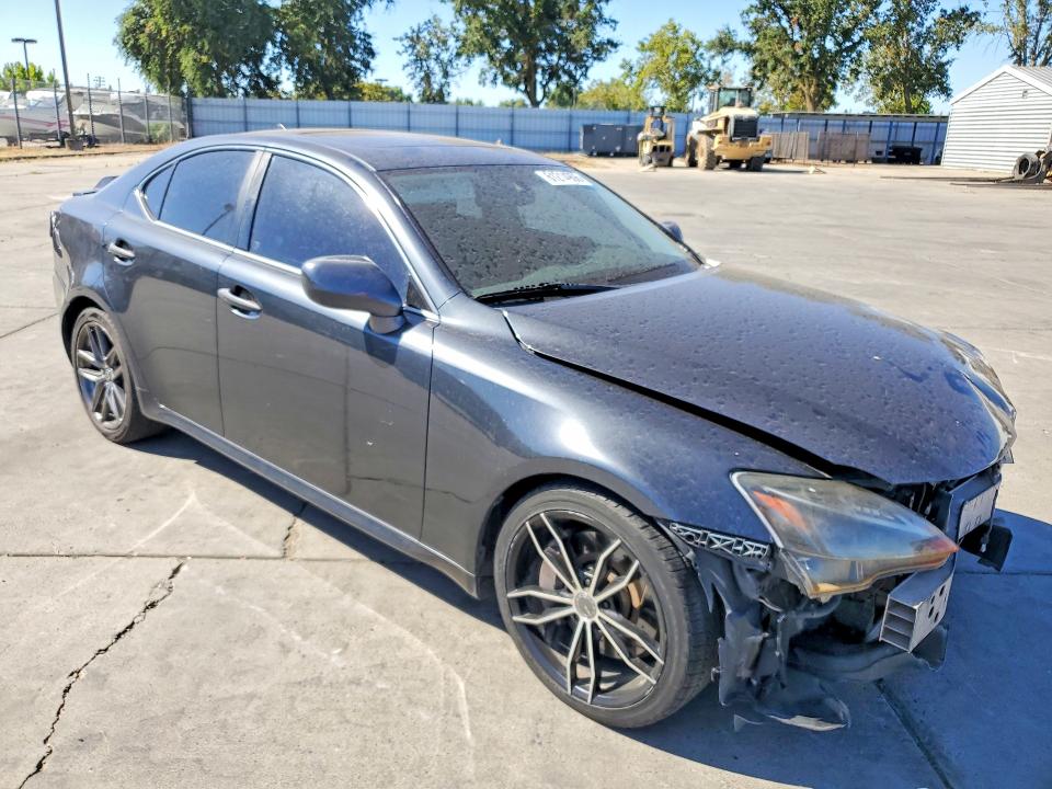 Photo 4 from auction – 2007 LEXUS IS with VIN JTHBE262372009819