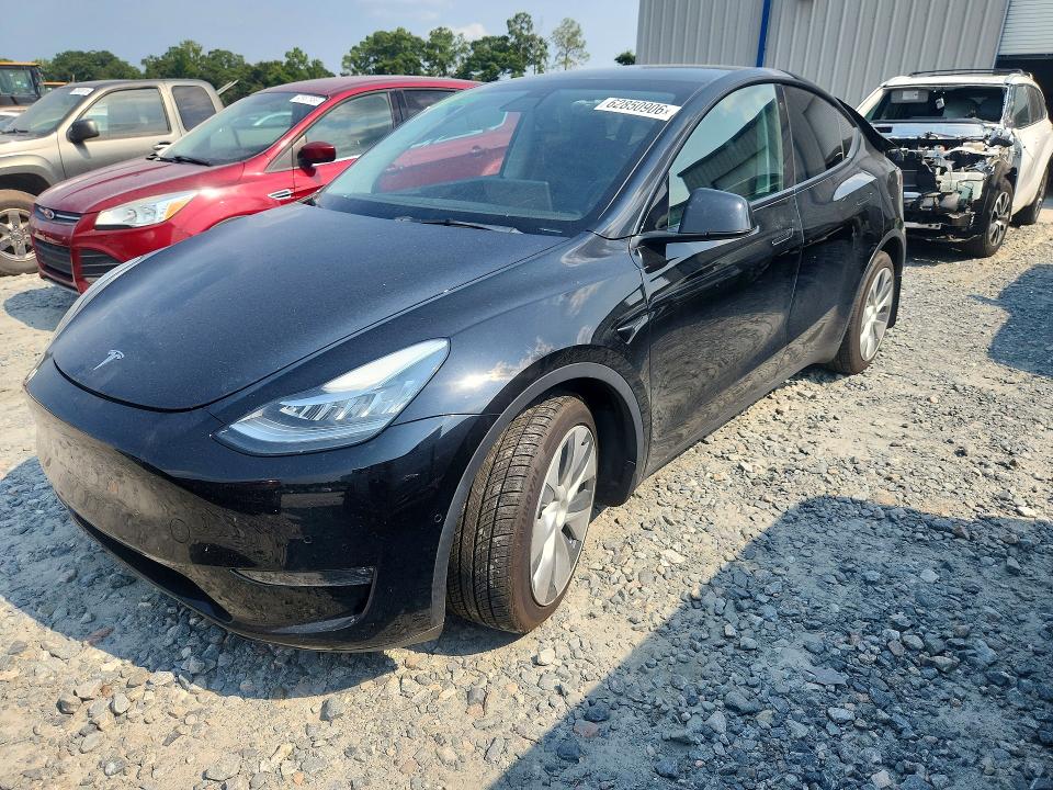 TESLA MODEL Y 2022 with VIN 7SAYGAEE7NF313390 - Photo from auction