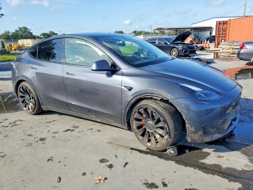 Photo 4 from auction – 2021 TESLA MODEL Y with VIN 5YJYGDEF1MF194757